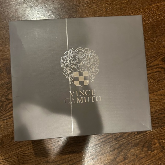 NWT Vince Camuto Leather Epandra Ankle Boot- Coconut Cream - Size 7 - Picture 4 of 11